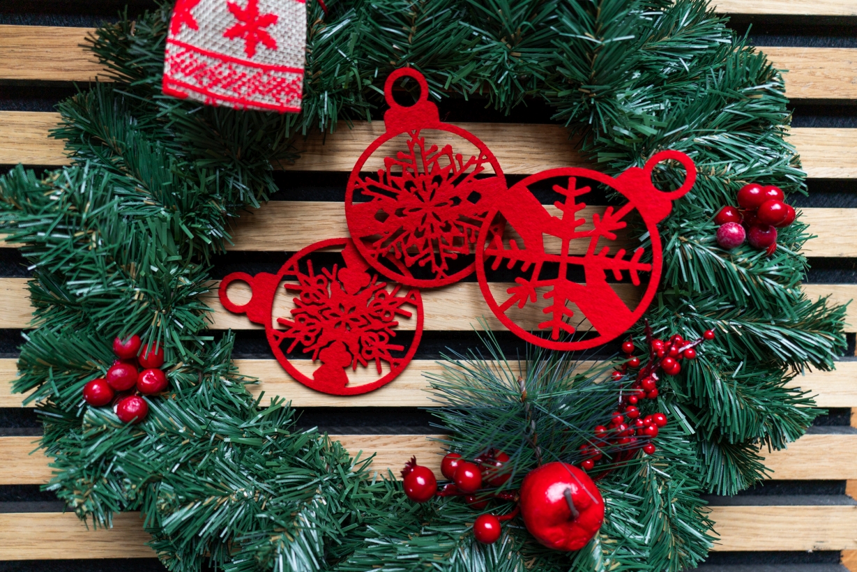 Vánoční ozdoby ve tvaru sněhových vloček