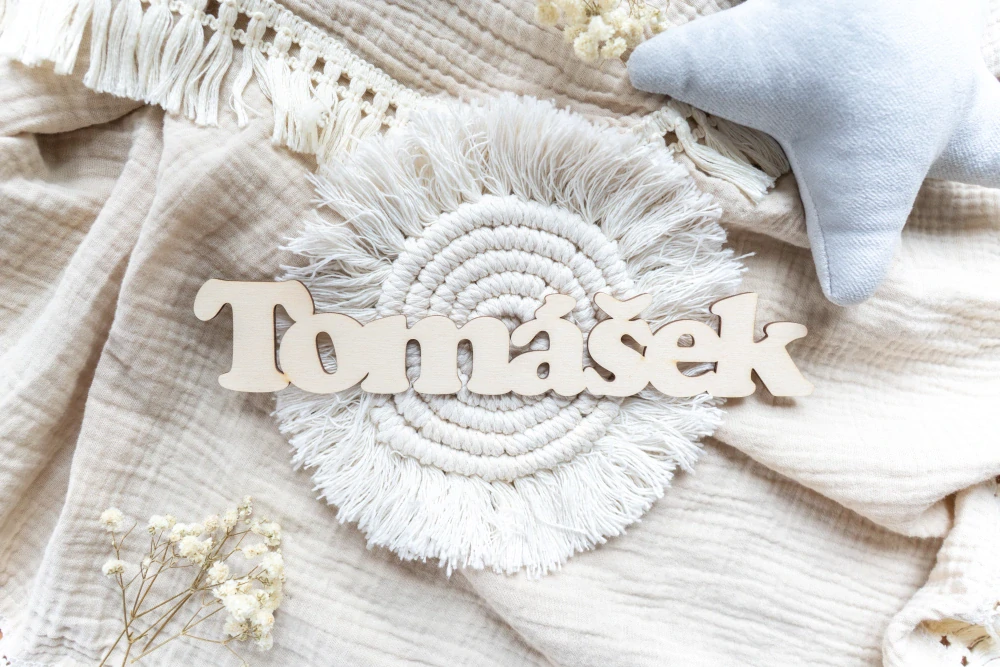 Dřevěné jméno na zeď 2