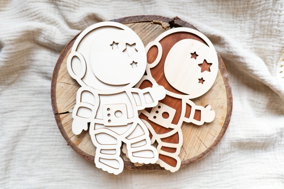 Dřevěná dekorace – Astronaut