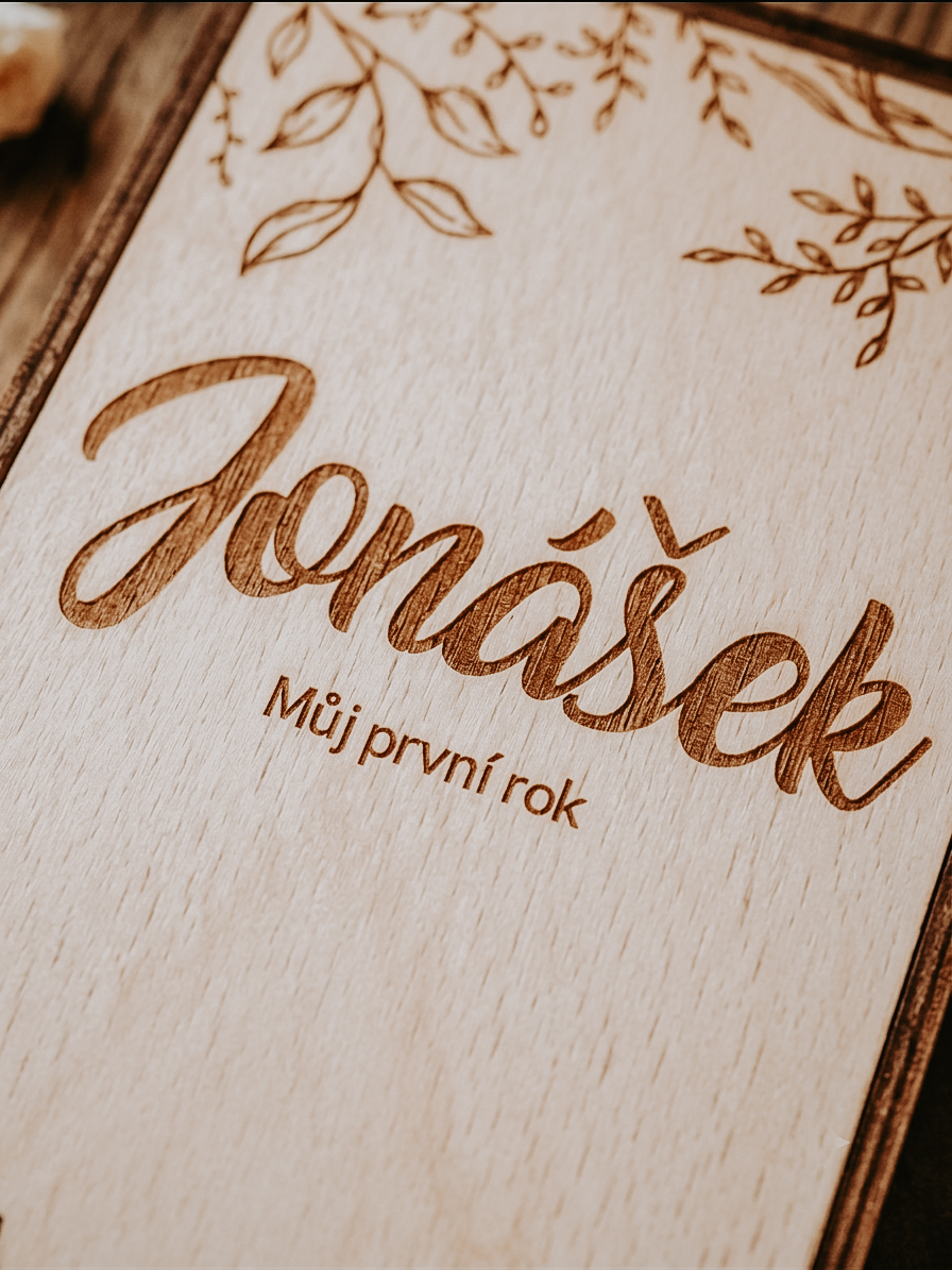 Dřevěná krabička na fotky