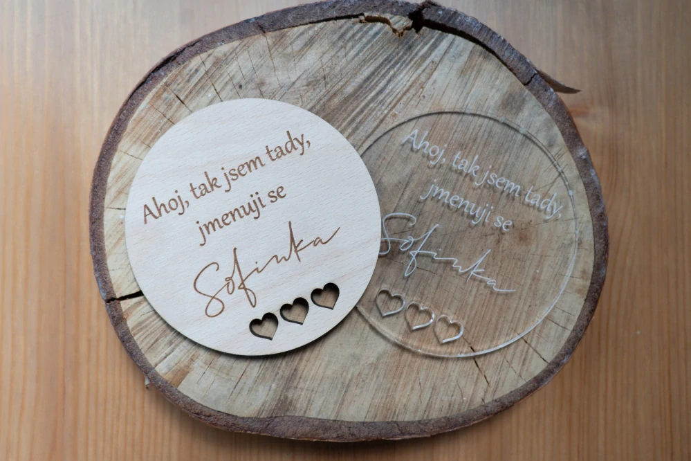 Personalizovaná dekorace "Ahoj, tak jsem tady s ♥"