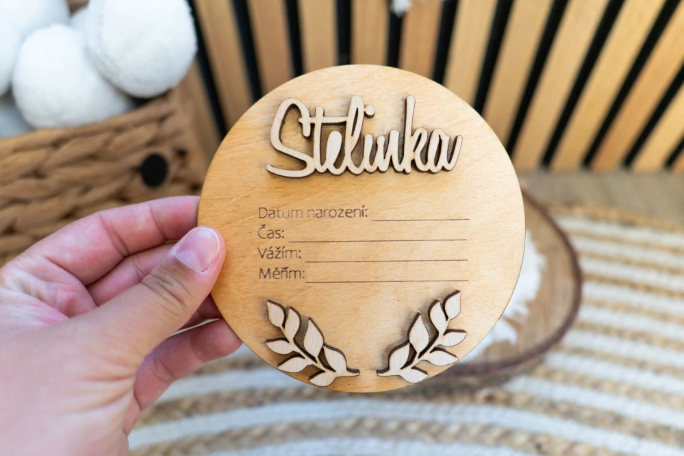 Dřevěná kartička k narození miminka - větvičky 