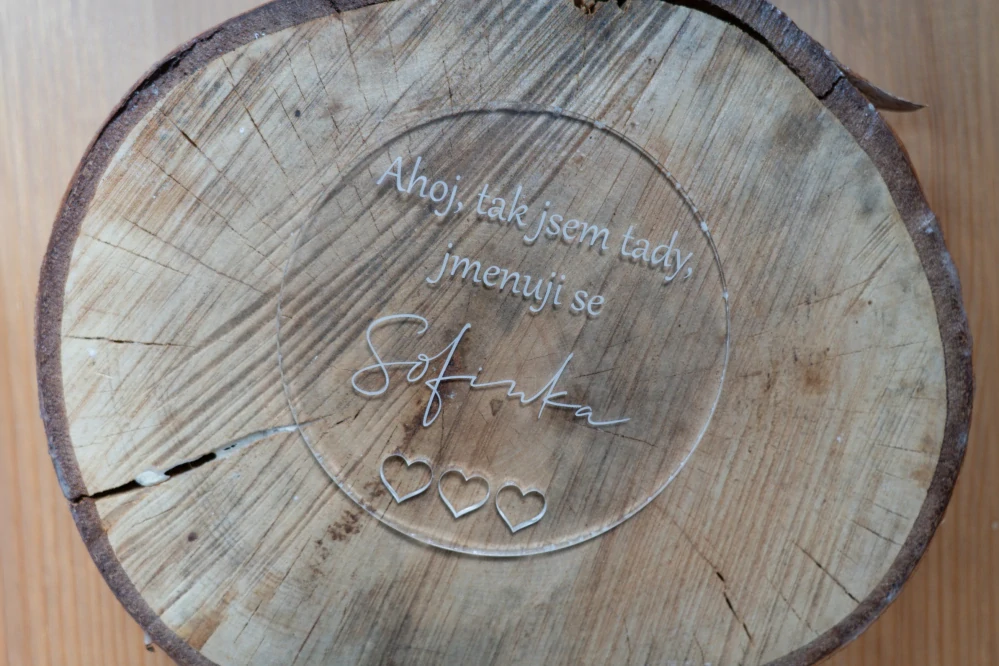 Personalizovaná dekorace "Ahoj, tak jsem tady s ♥"