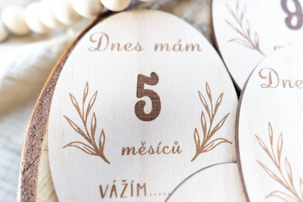 Milníkové kartičky s údaji o růstu
