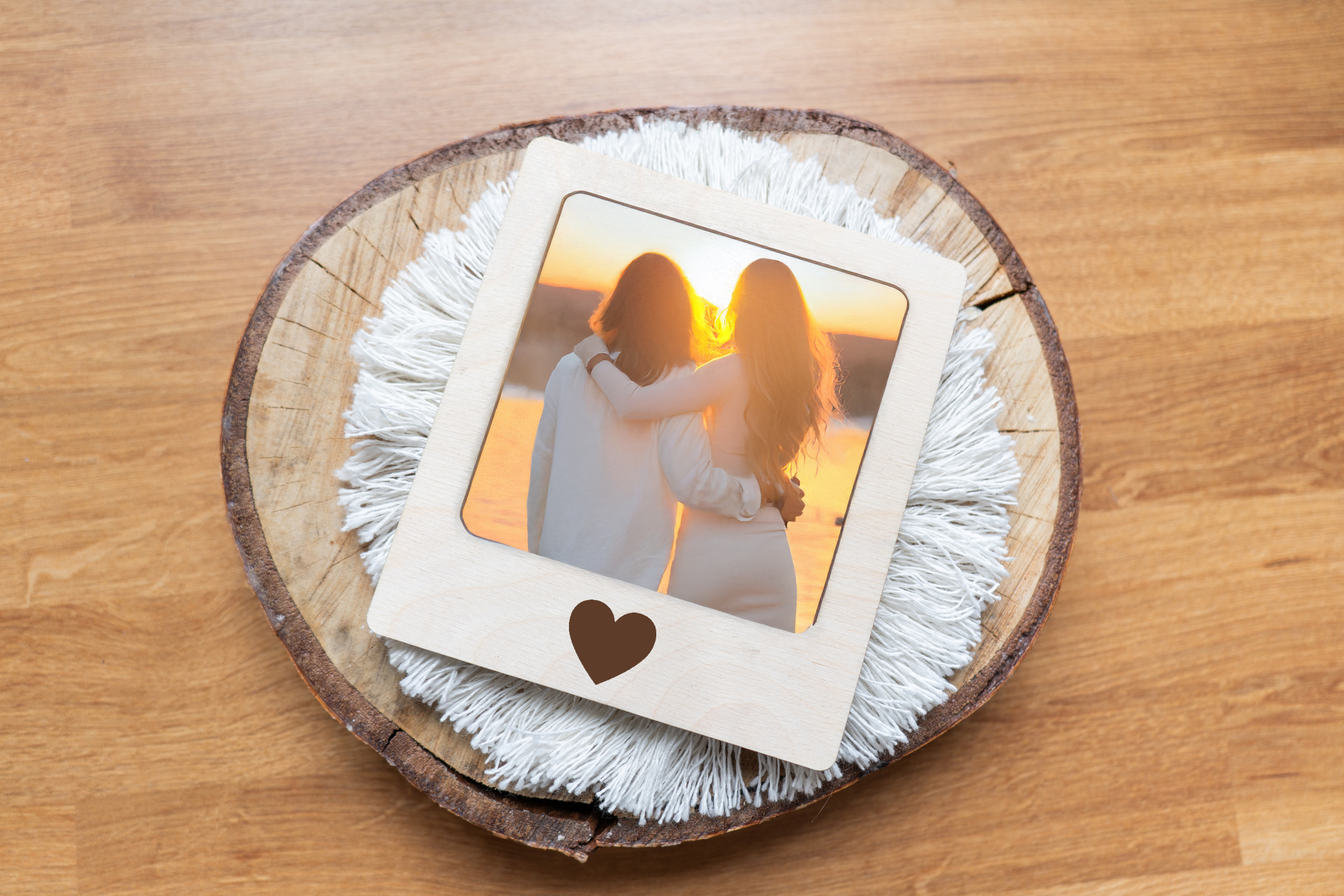 Dřevěný magnet na lednici ve tvaru polaroidu