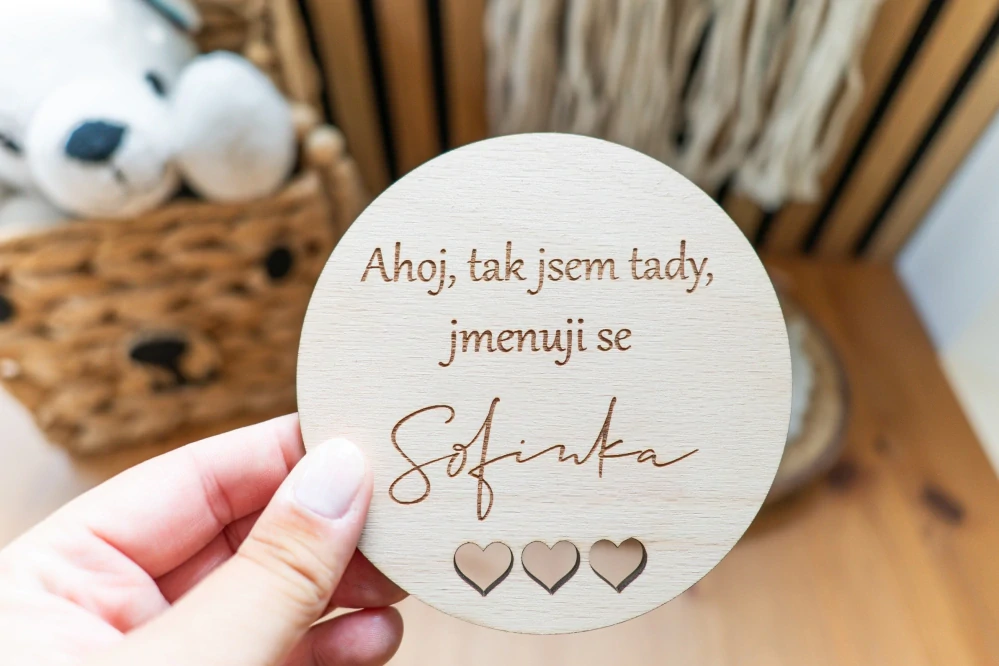 Personalizovaná dekorace "Ahoj, tak jsem tady s ♥"