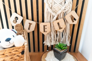 Dřevěná personalizovaná girlanda s jedním cípem