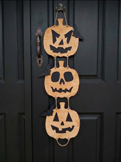 Dřevěný závěs z halloweenských dýní
