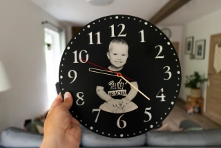 Kulaté nástěnné hodiny s vlastní fotografií