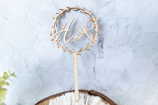 Zápich na dort "Iniciály ve věnci"